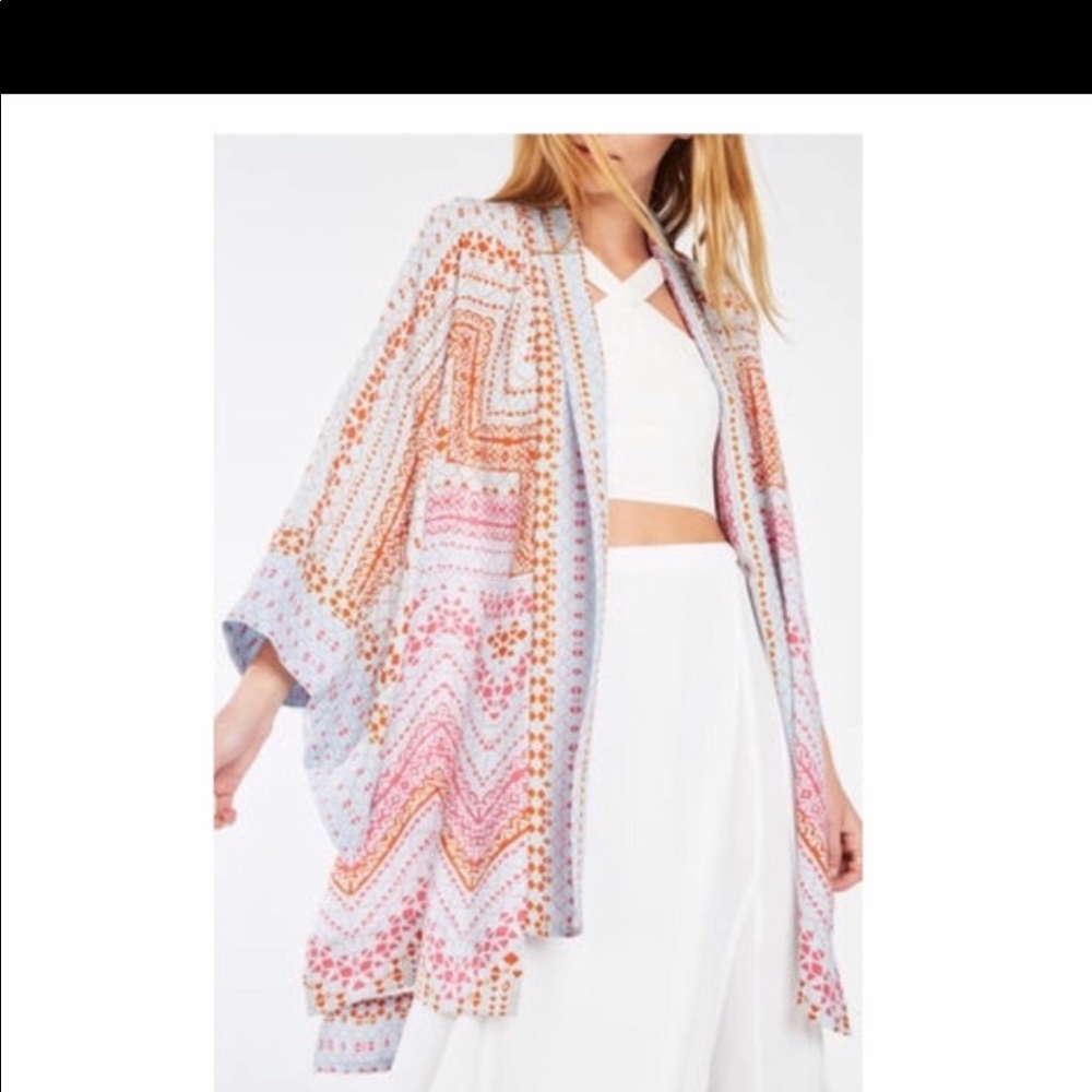 BCBG MAXAZRIA Geometric Kimono